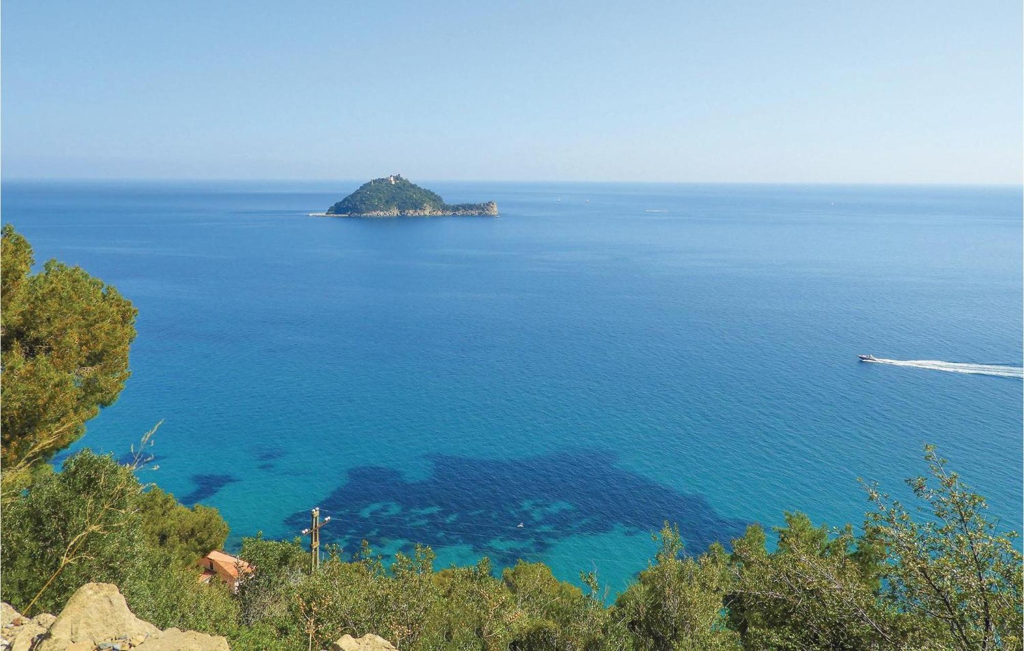 Amazing Apartment In Albenga With Wifi Exterior photo